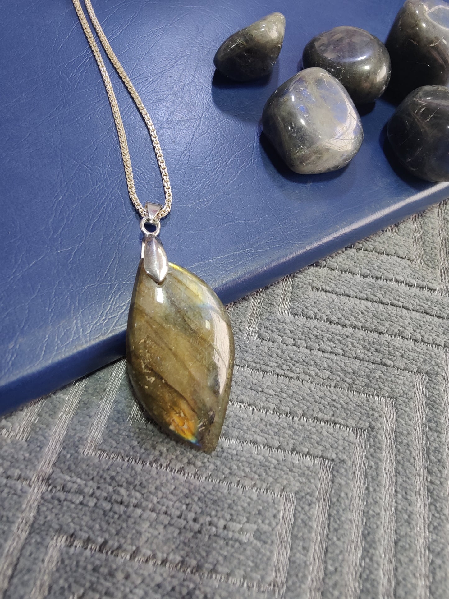 Welcome Change with Labradorite Leaf Pendant (Small)