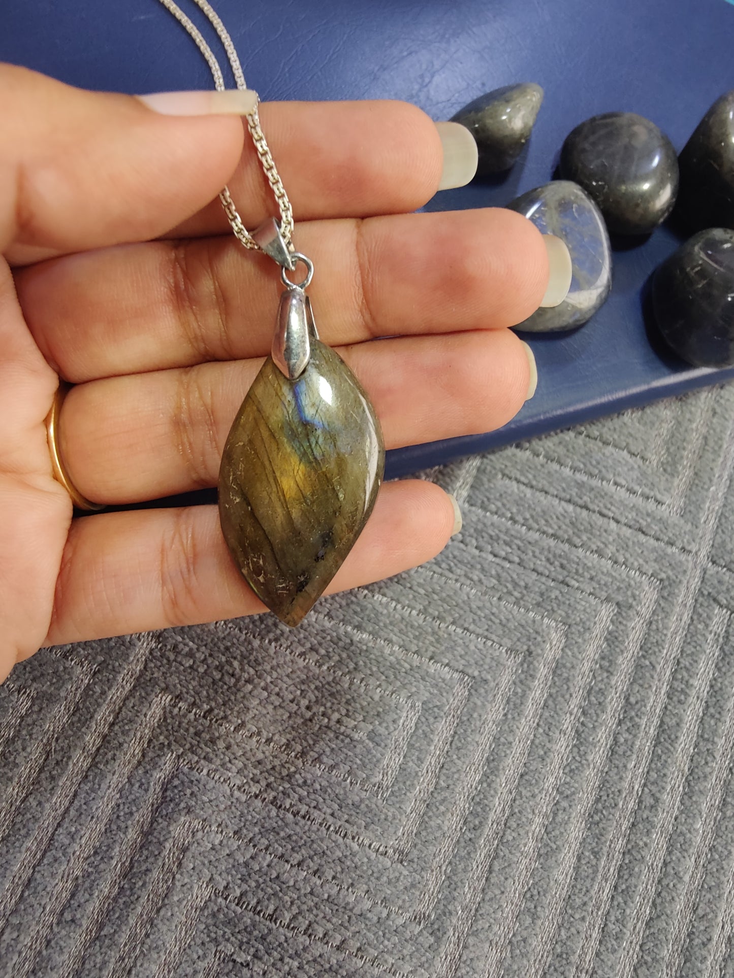 Welcome Change with Labradorite Leaf Pendant (Small)