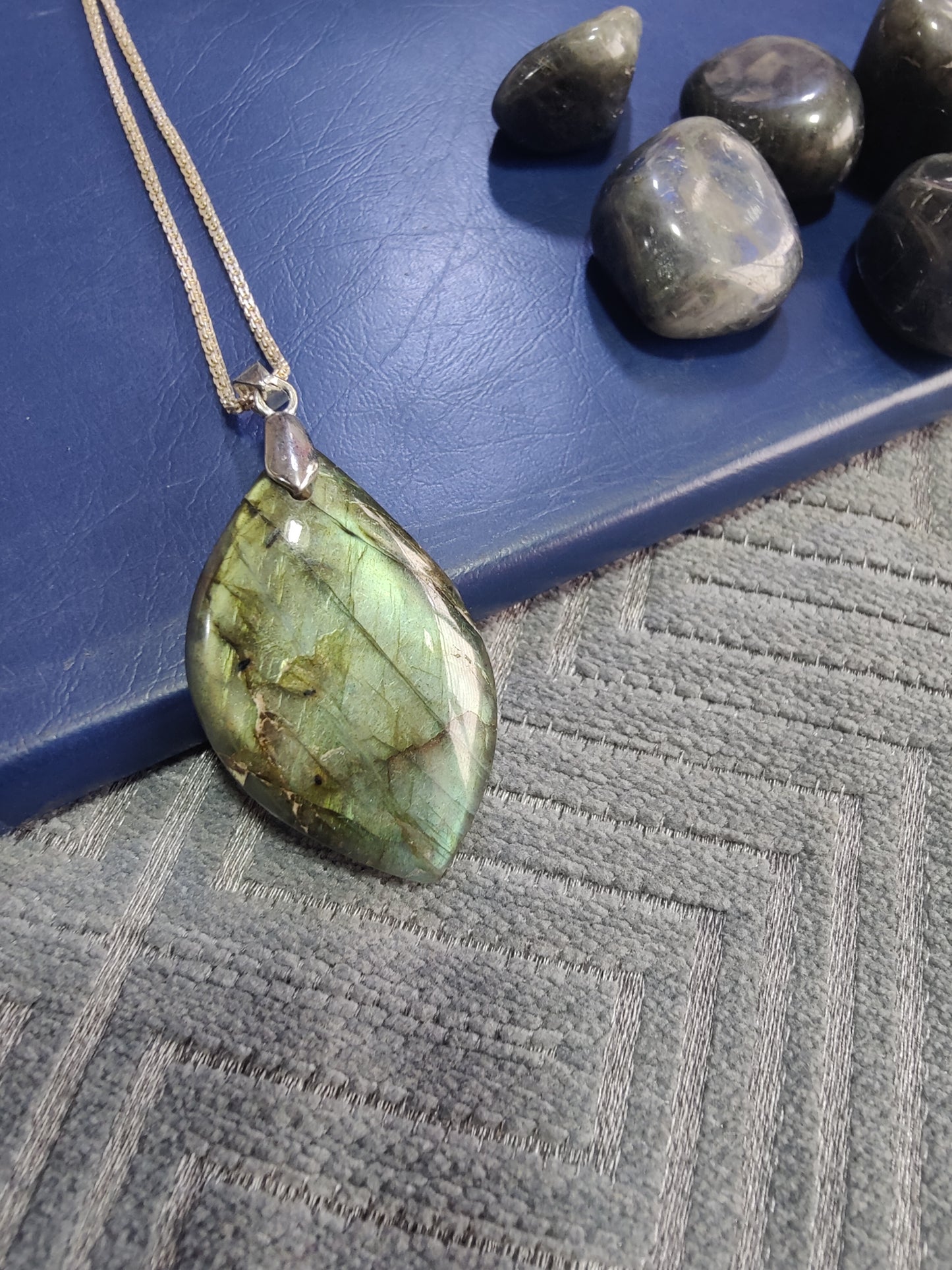 Welcome Change with Labradorite Leaf Pendant (Big)