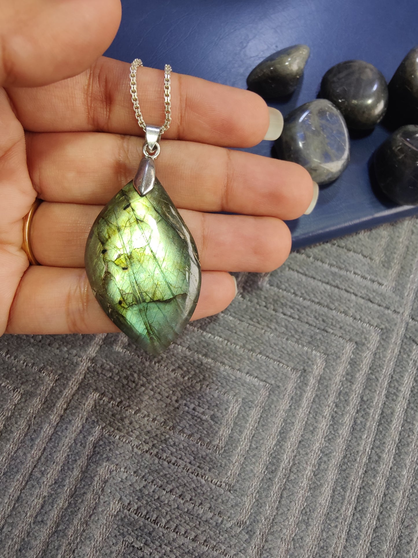 Welcome Change with Labradorite Leaf Pendant (Big)