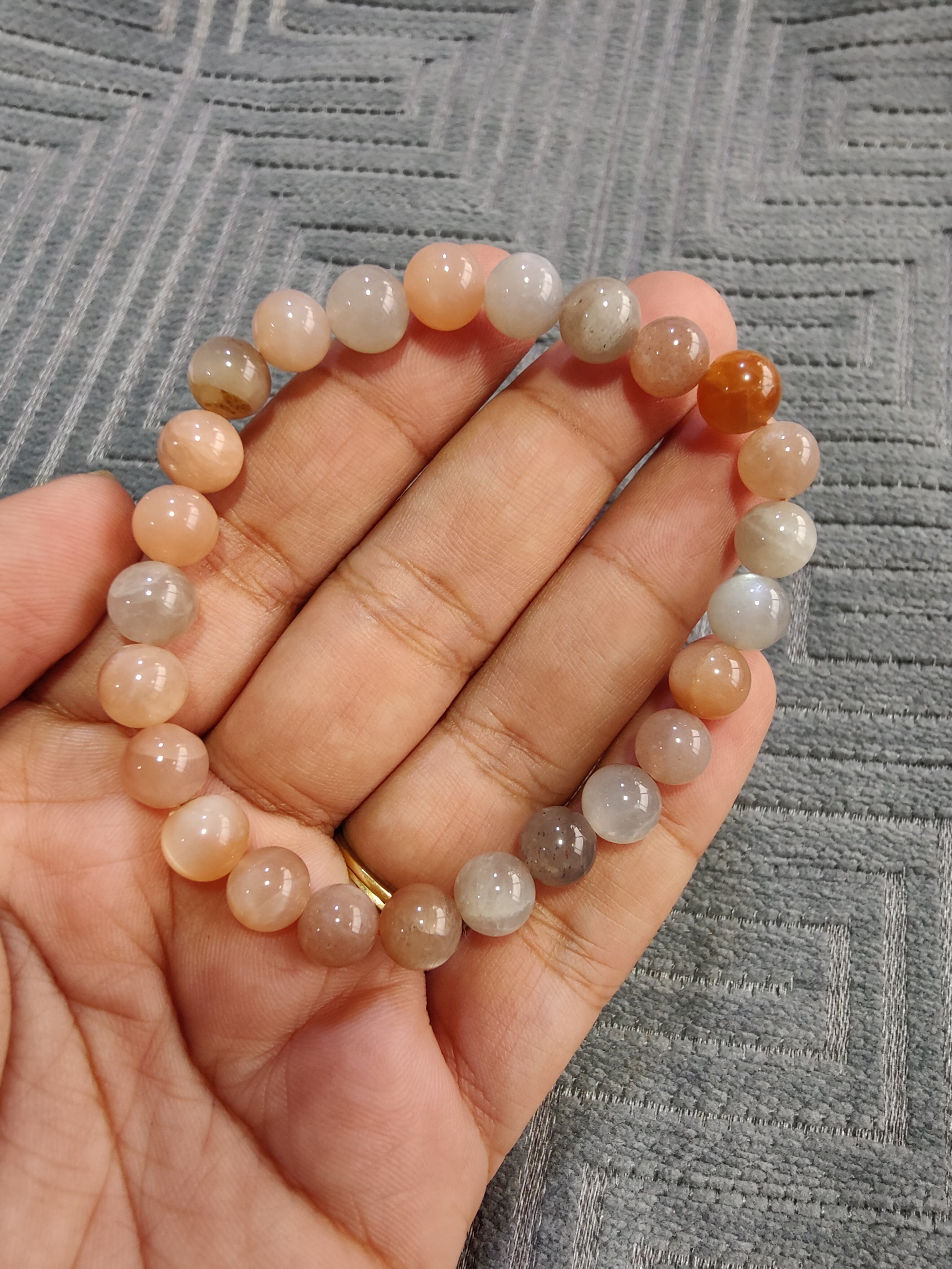 Which Hand Should You Wear Your Crystal Bracelet? - Solacely Co